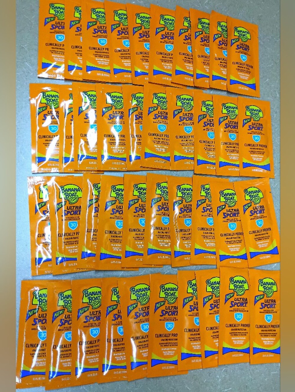 40 Banana Boat Ultra Sport SPF 30 Single-Use Sunscreen Packets - Orange